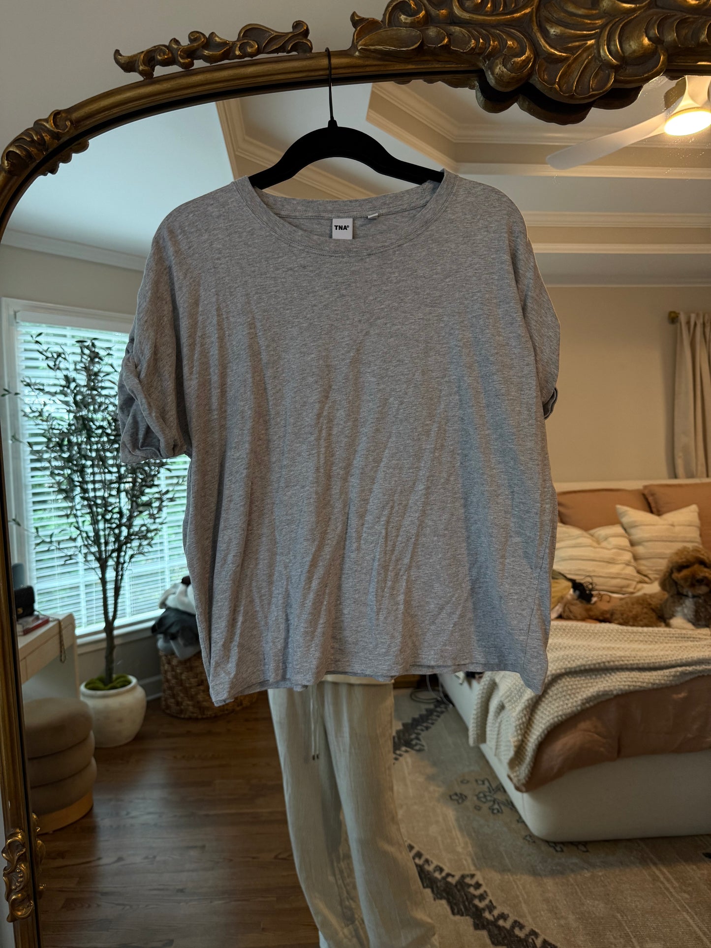Aritzia t shirt size m never
