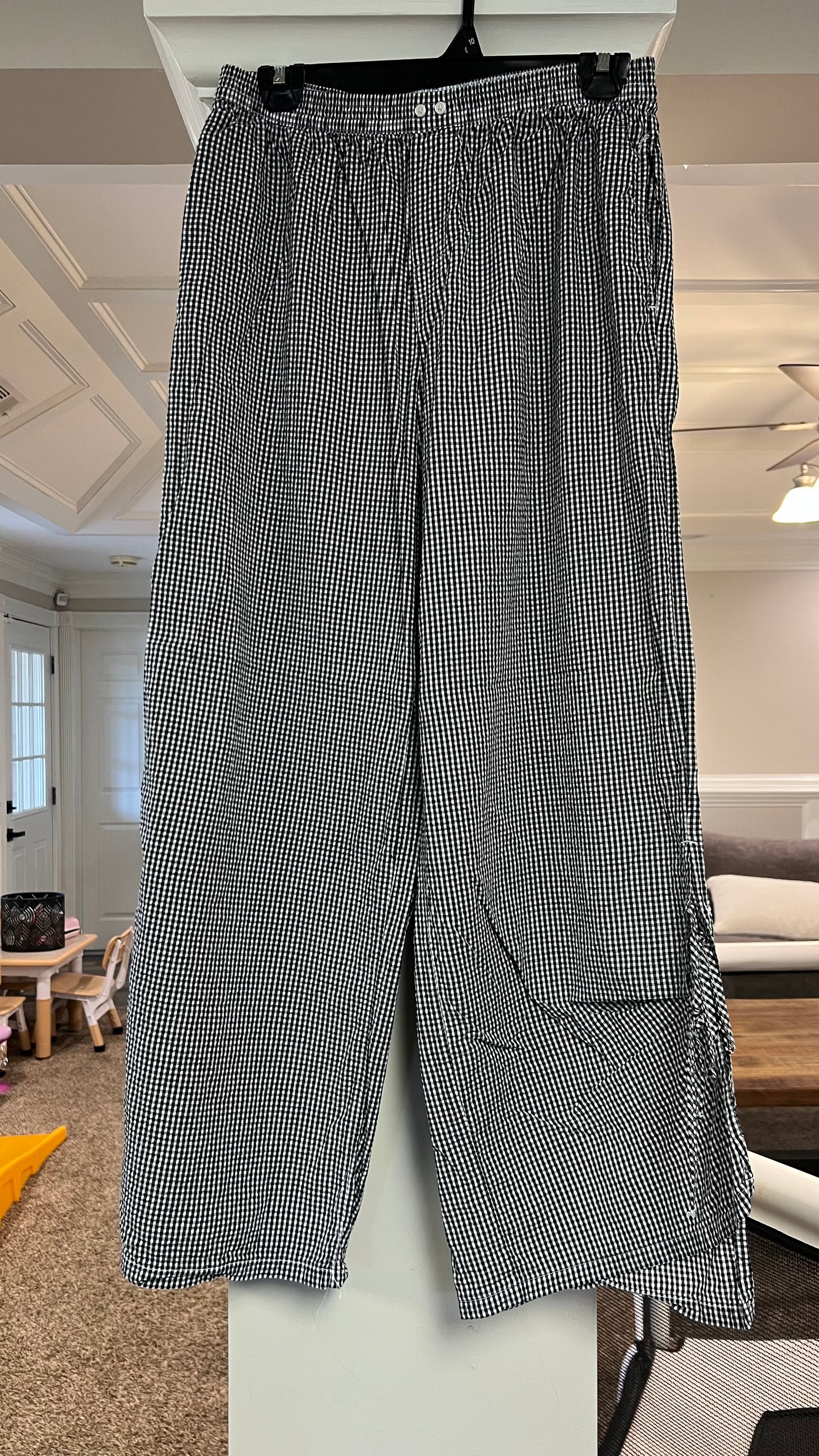 Aerie black and white pant